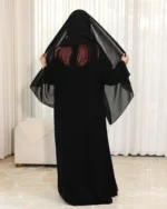 ⁦عباية سلطانة محددة بدقات اسود و ابيض⁩ - الصورة ⁦2⁩