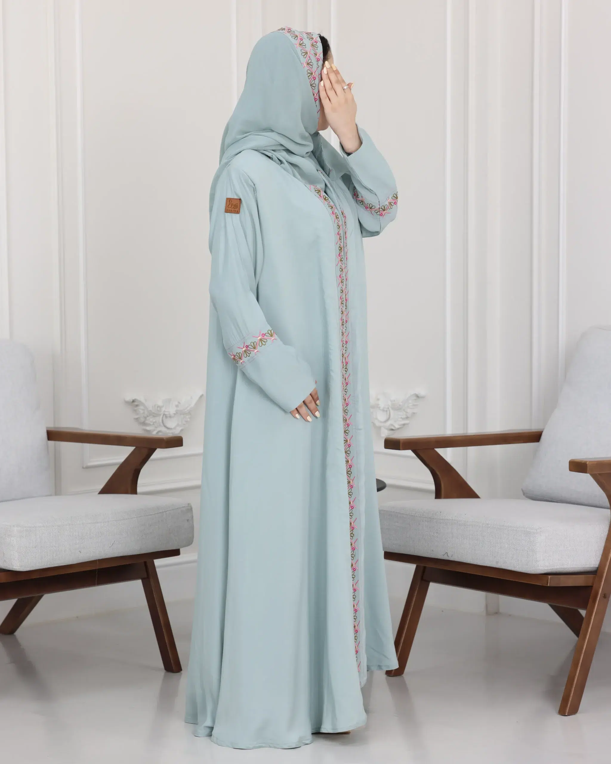 عبايات ملونة